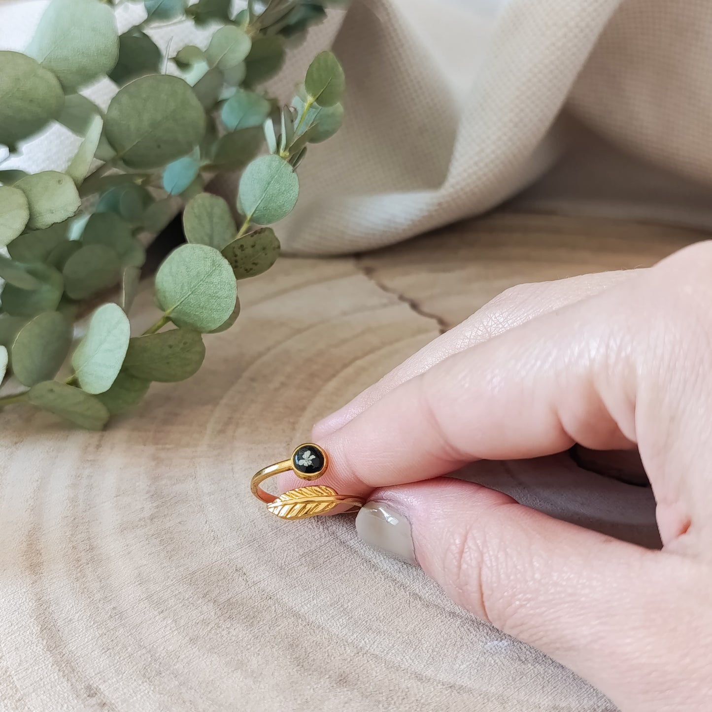 Anello Aperto Regolabile con Foglia e Carota Selvatica