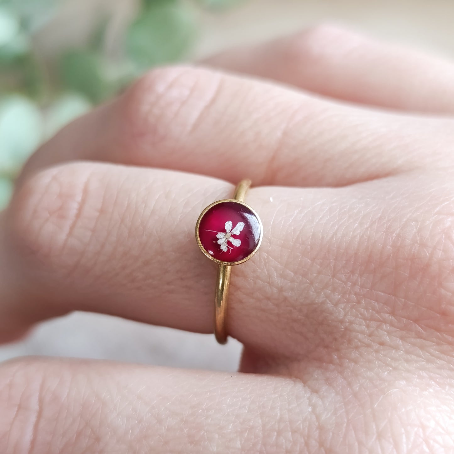 Anello Regolabile con Capsula Tonda e Carota Selvatica-Oro