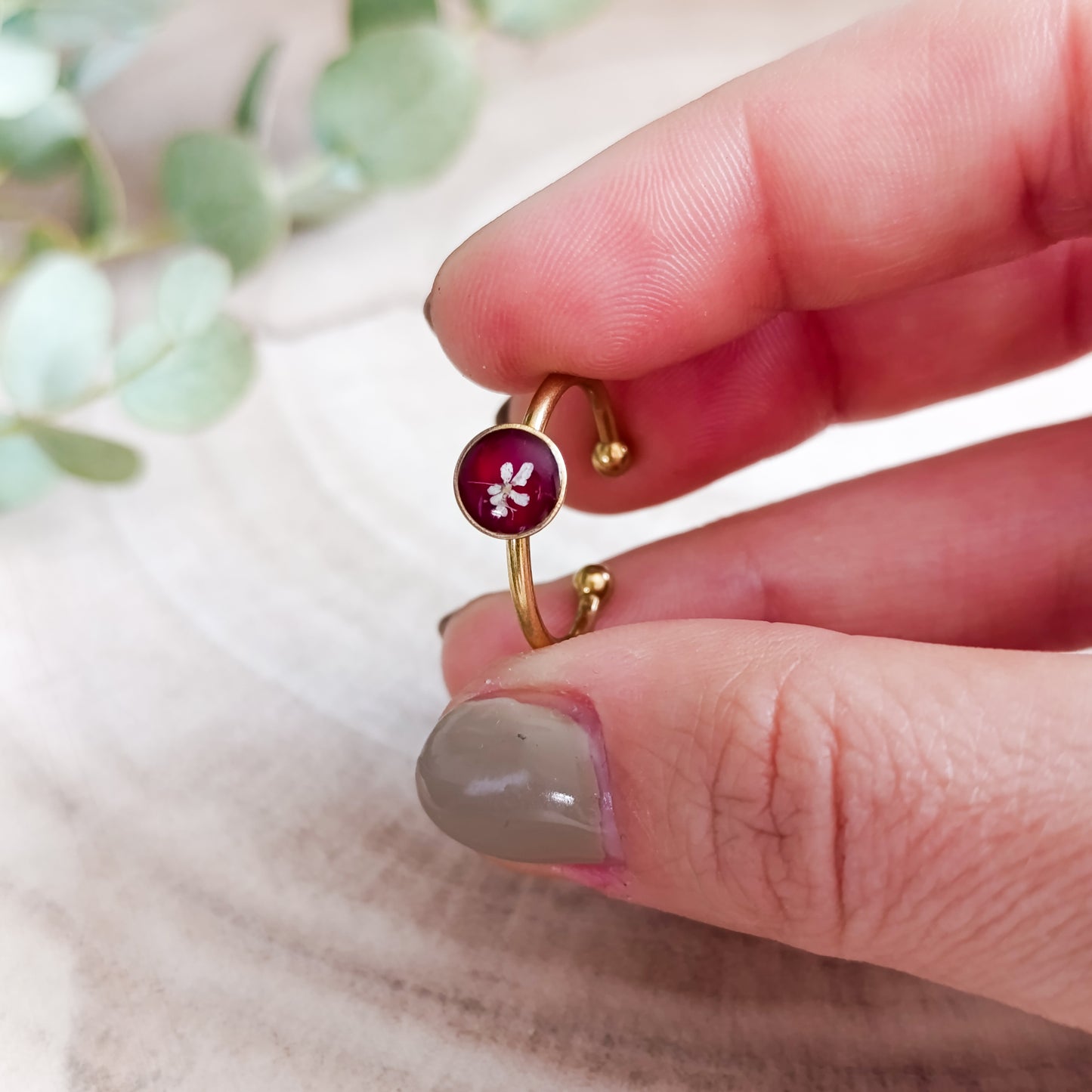 Anello Regolabile con Capsula Tonda e Carota Selvatica-Oro
