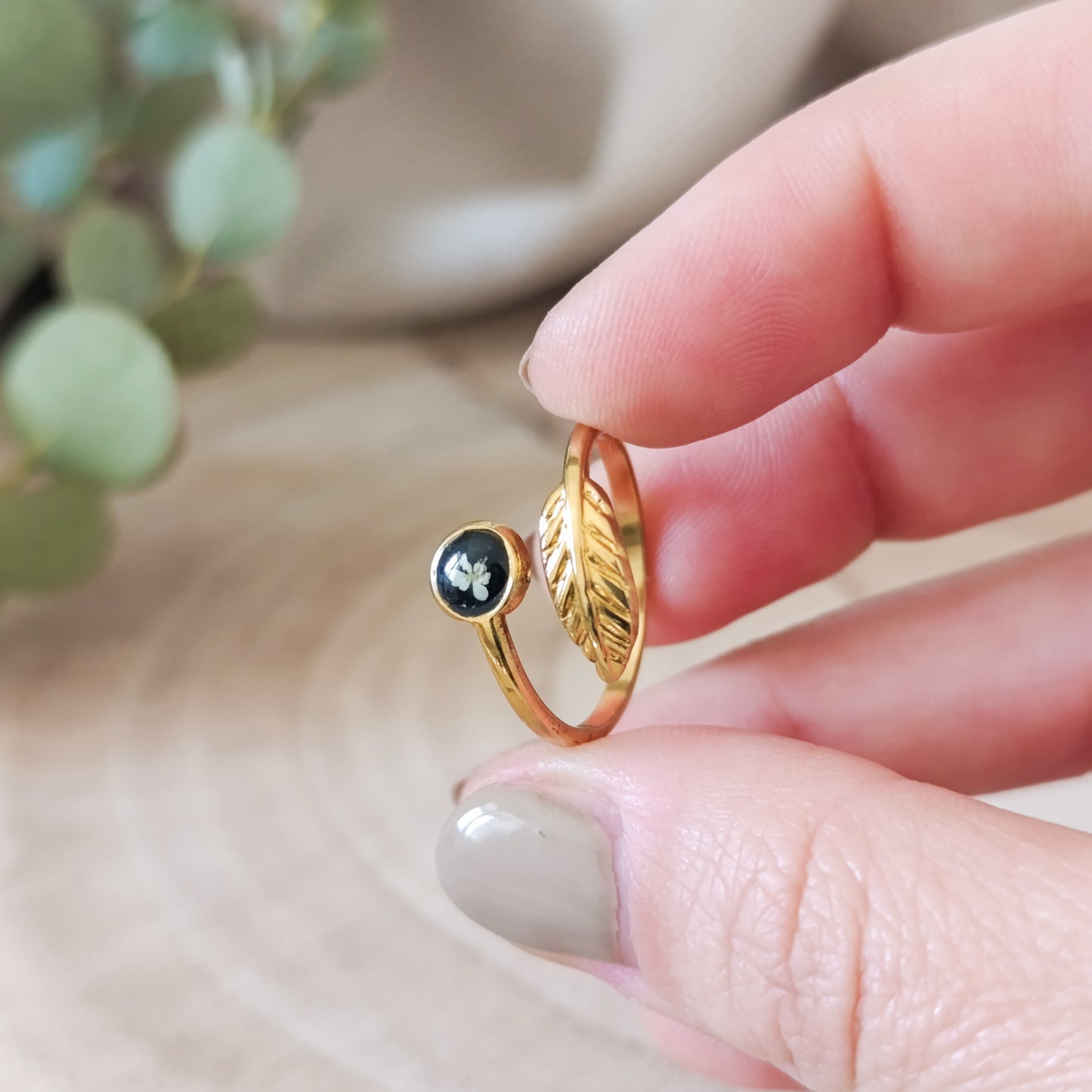 Anello Aperto Regolabile con Foglia e Carota Selvatica