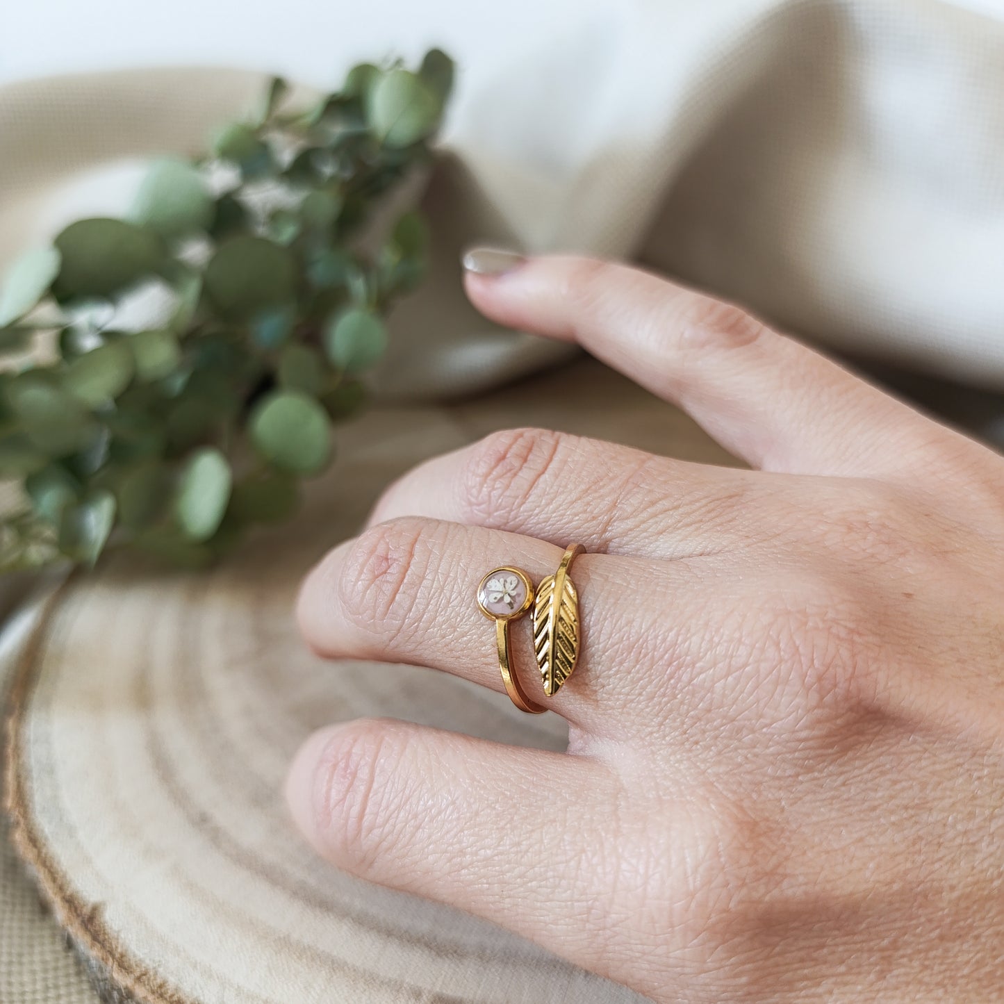 Anello Aperto Regolabile con Foglia e Carota Selvatica