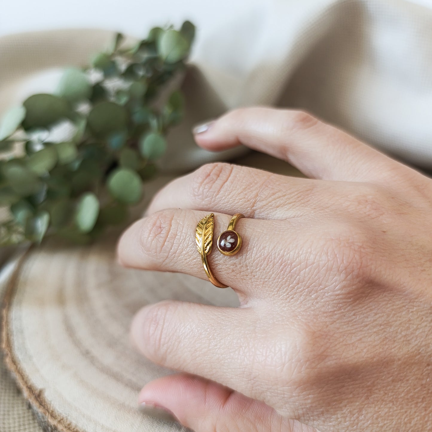Anello Aperto Regolabile con Foglia e Carota Selvatica