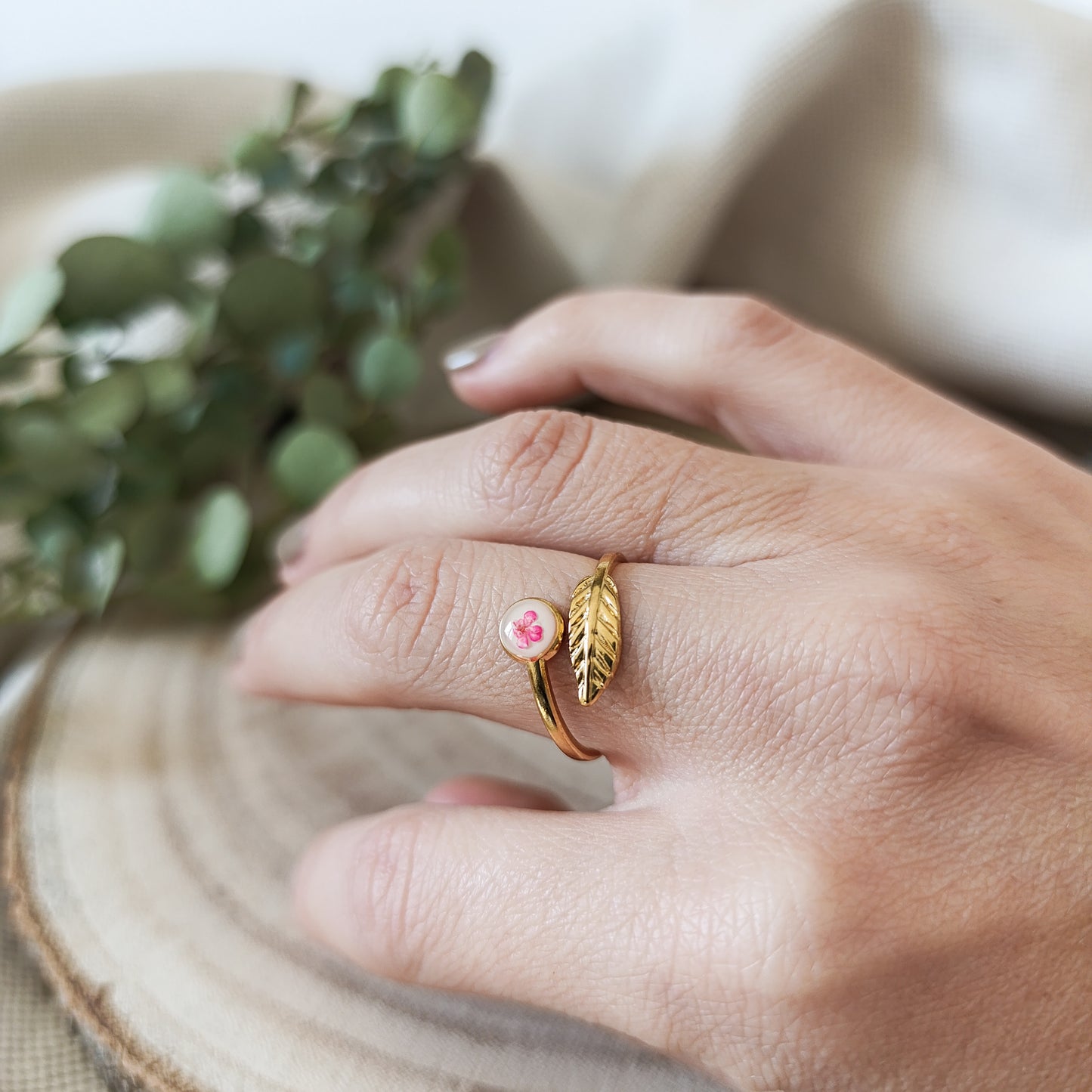 Anello Aperto Regolabile con Foglia e Carota Selvatica