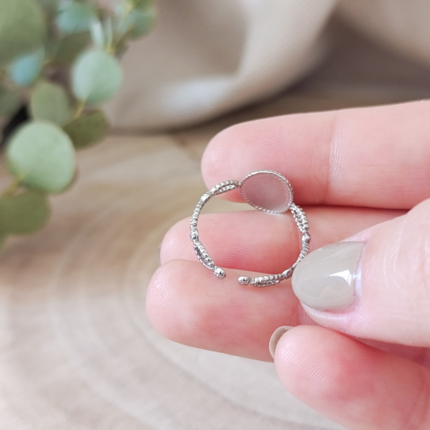 Anello Ovale Regolabile in Acciaio con Fiori essiccati