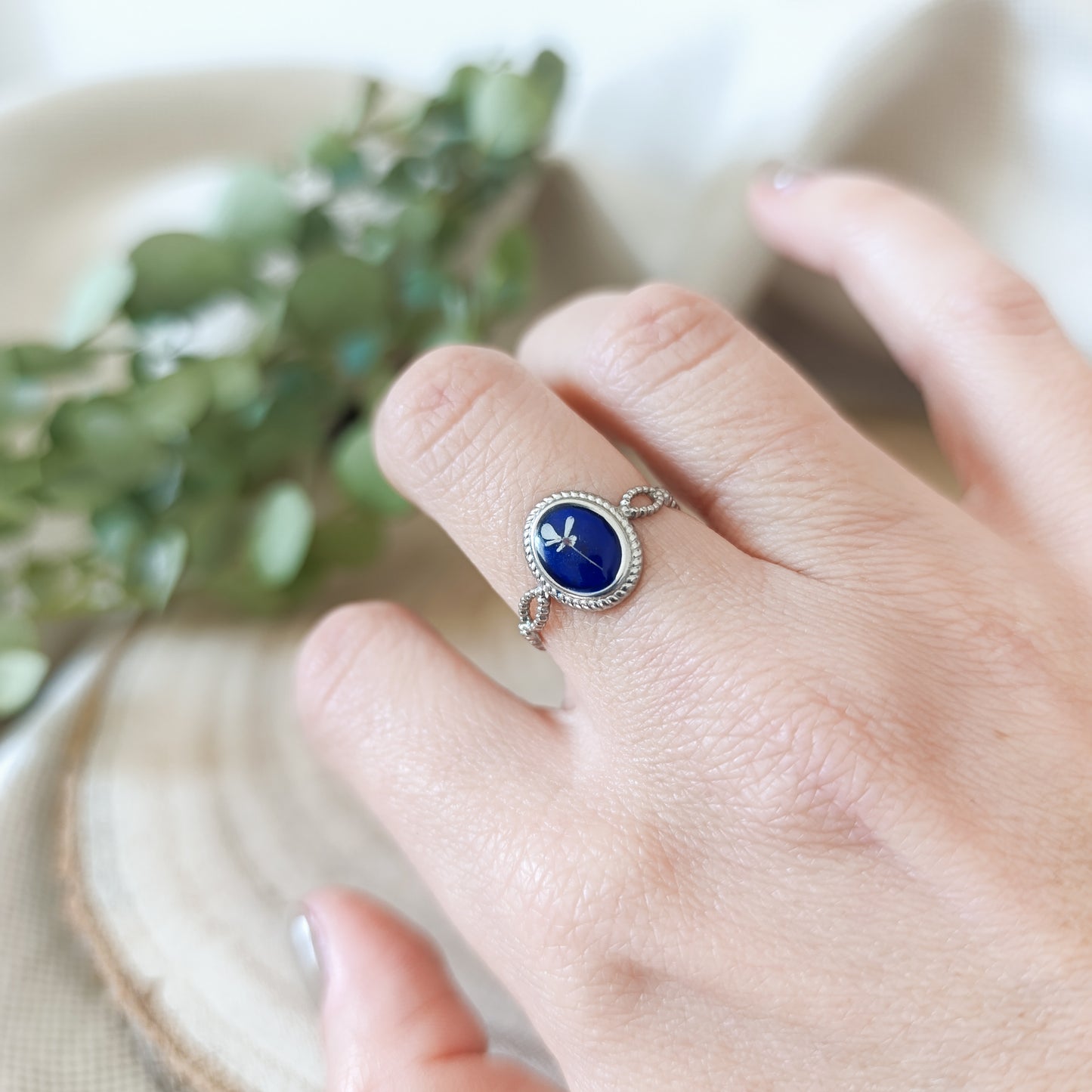 Anello Ovale Regolabile in Acciaio con Fiori essiccati