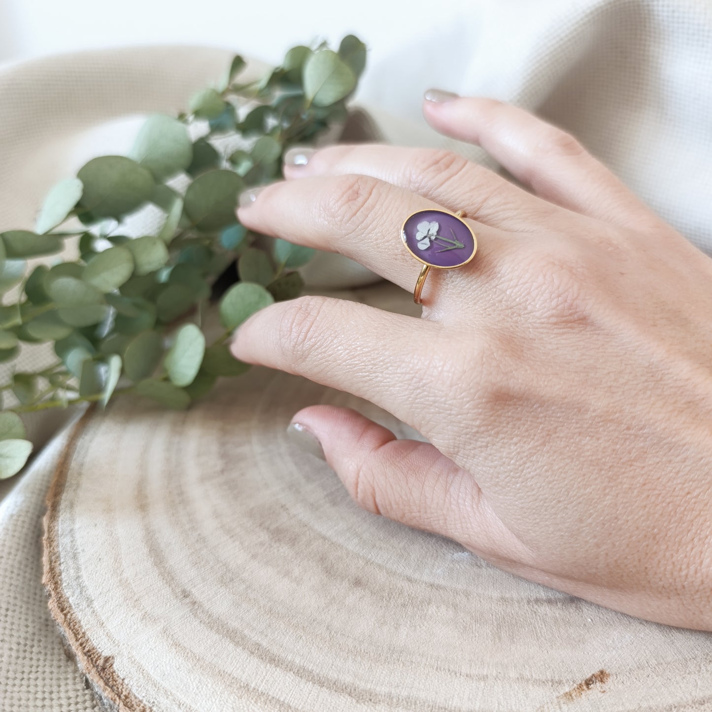 Anello Ovale grande Regolabile in Acciaio con Fiori essiccati -Oro