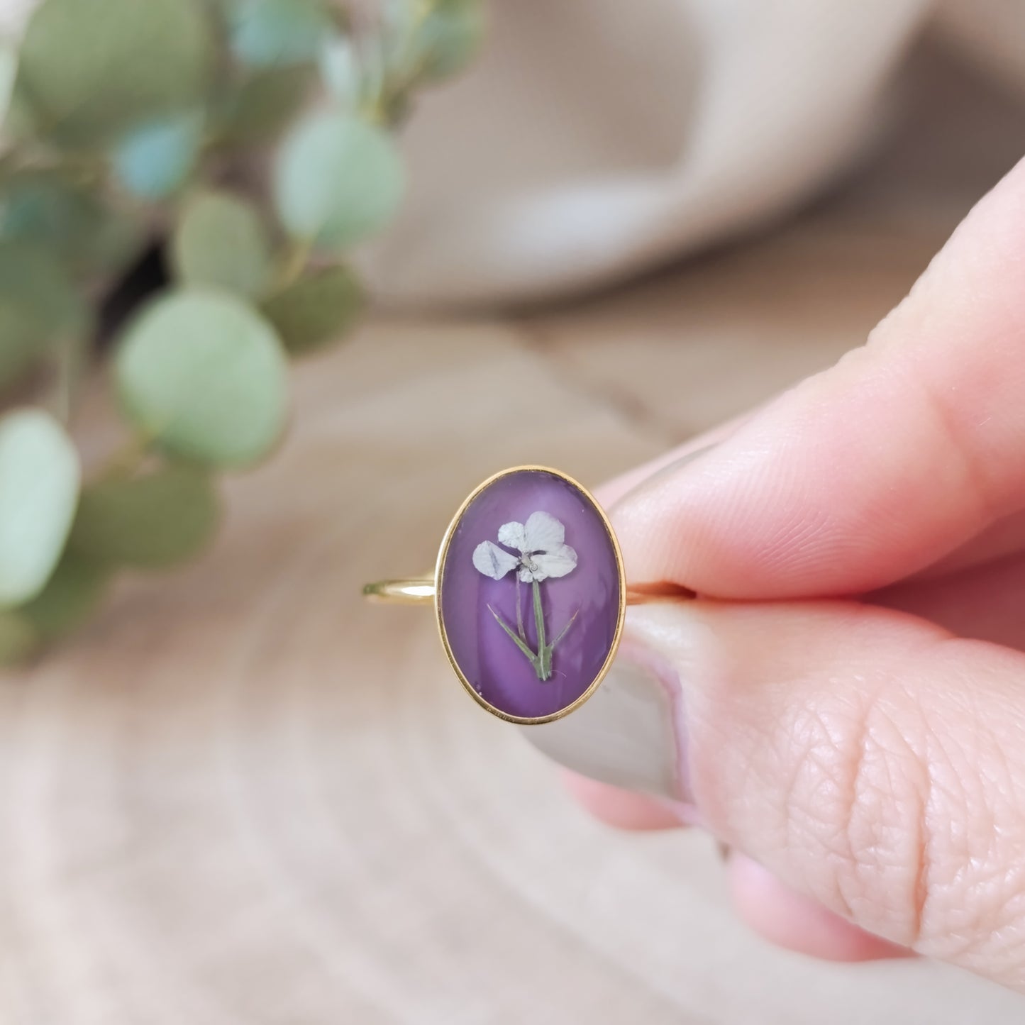 Anello Ovale grande Regolabile in Acciaio con Fiori essiccati -Oro