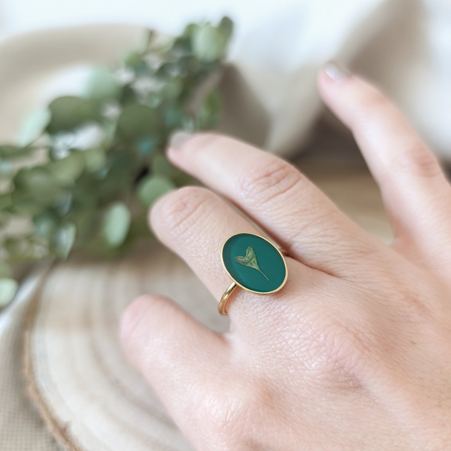 Anello Ovale grande Regolabile in Acciaio con Fiori essiccati -Oro