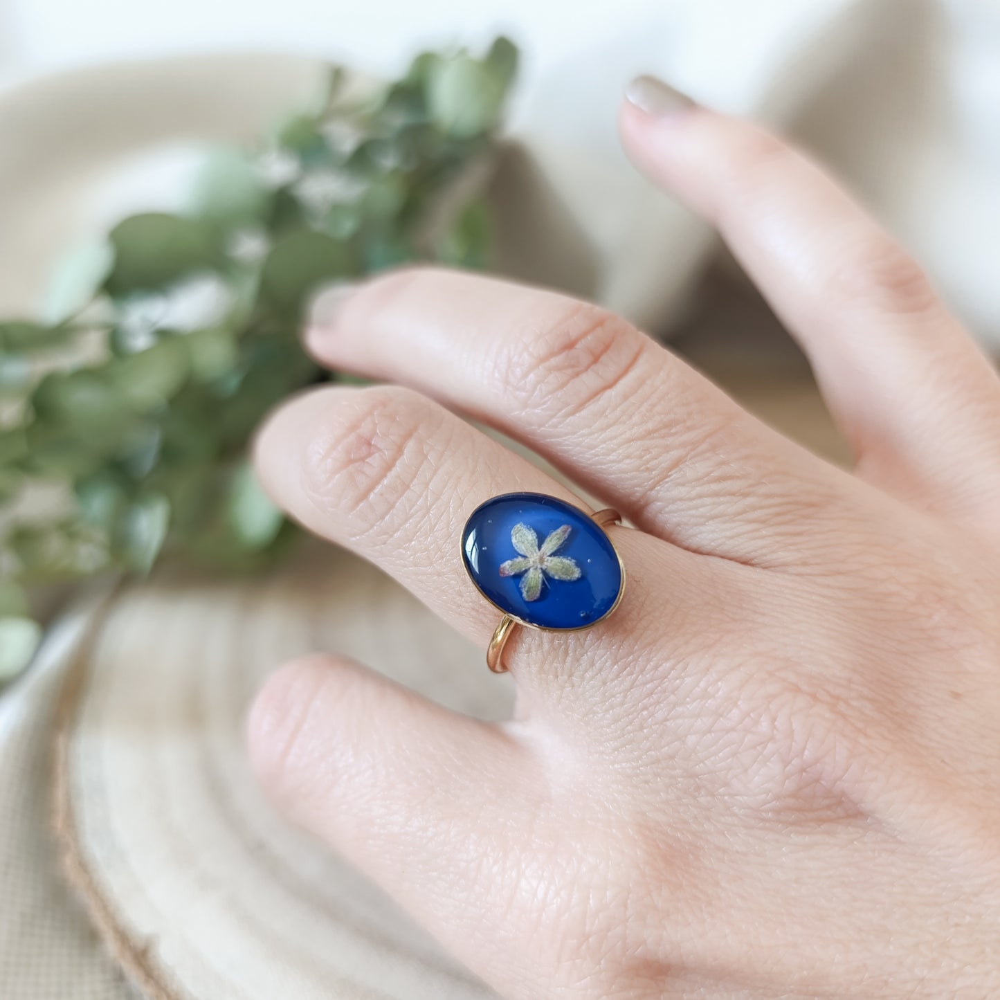 Anello Ovale grande Regolabile in Acciaio con Fiori essiccati -Oro