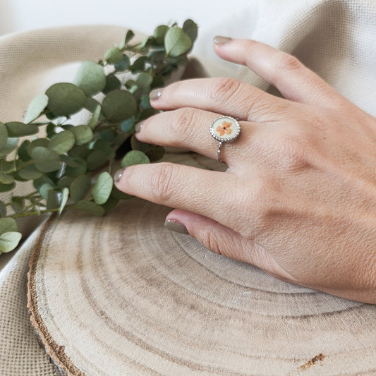 Anello Ovale grande Regolabile in Acciaio con Fiori essiccati