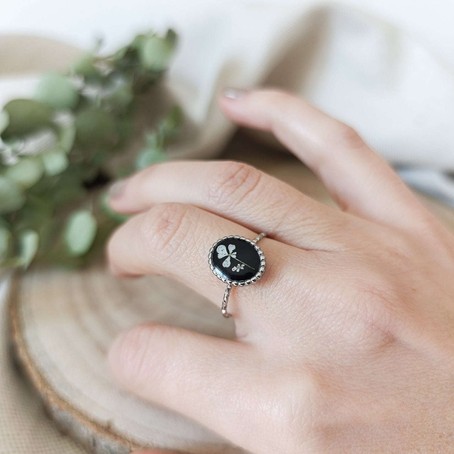 Anello Ovale grande Regolabile in Acciaio con Fiori essiccati