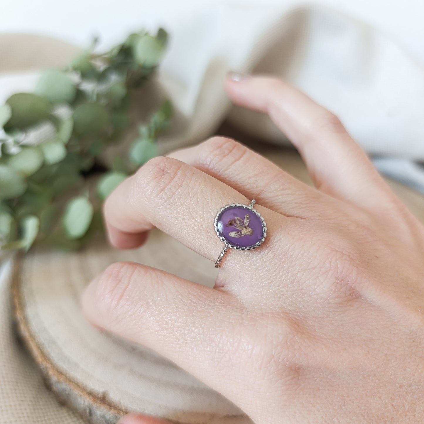 Anello Ovale grande Regolabile in Acciaio con Fiori essiccati