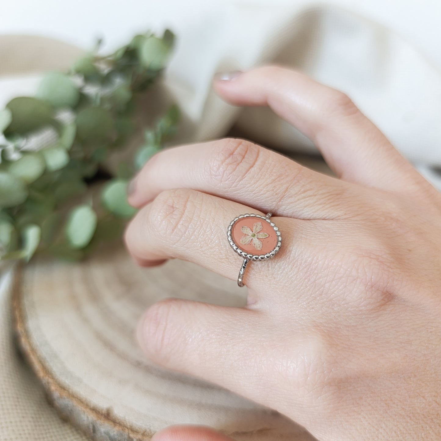 Anello Ovale grande Regolabile in Acciaio con Fiori essiccati