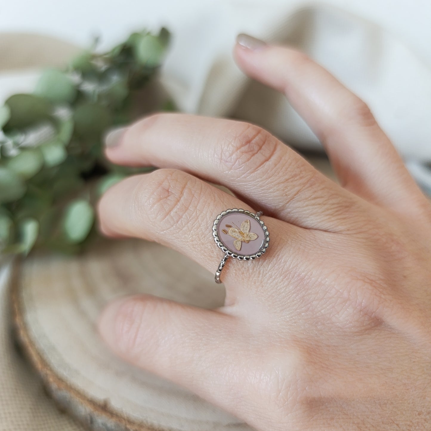 Anello Ovale grande Regolabile in Acciaio con Fiori essiccati