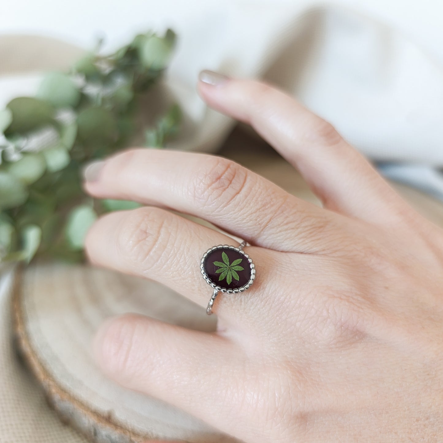 Anello Ovale grande Regolabile in Acciaio con Fiori essiccati