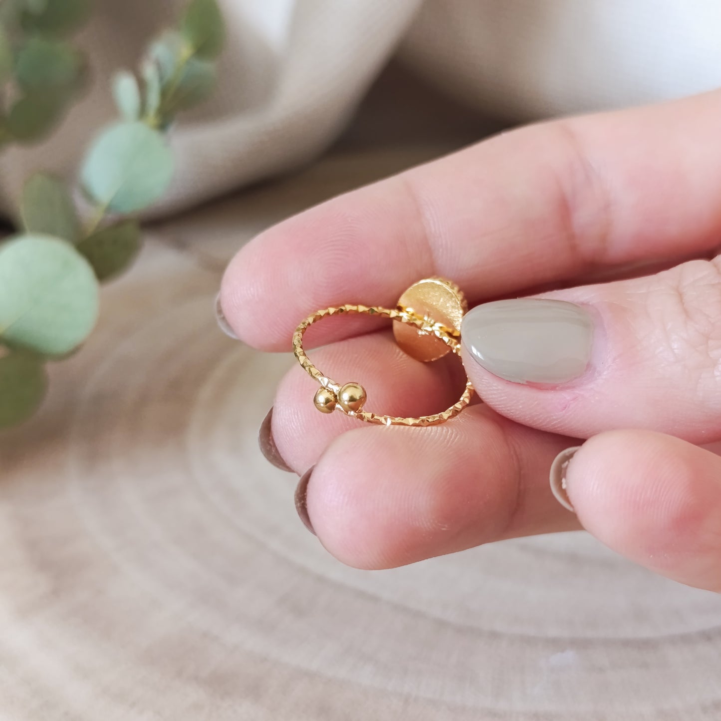 Anello Ovale Regolabile in Acciaio con Fiori essiccati -Oro