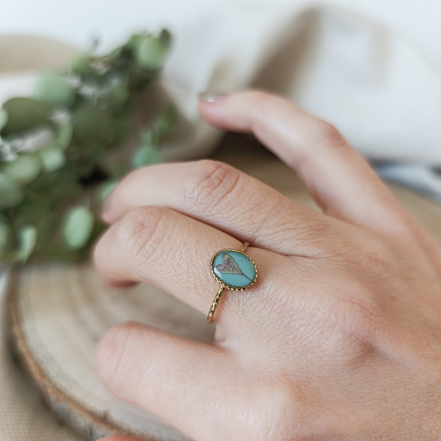 Anello Ovale Regolabile in Acciaio con Fiori essiccati -Oro