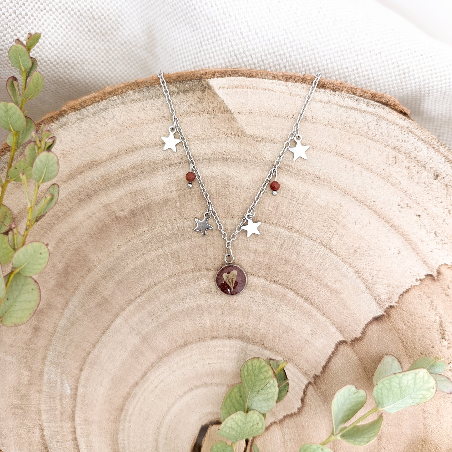 Collana con Catena Decorata e Borsa del Pastore