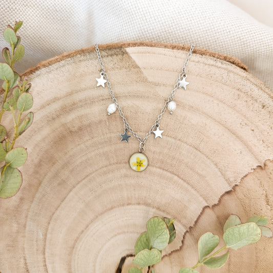 Collana con Catena Decorata e Fiore Selvatico Giallo