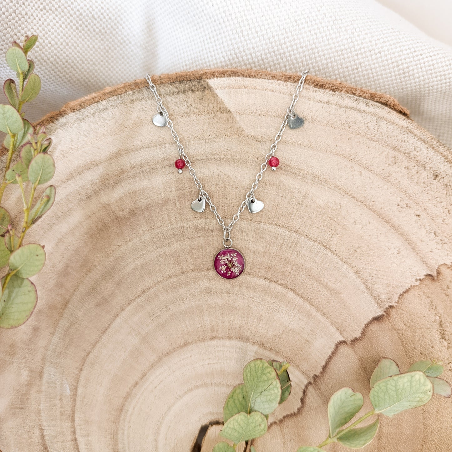 Collana con Catena Decorata e Fiore di Carota