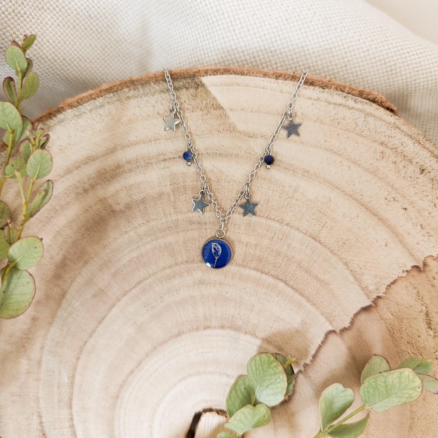 Collana con Catena Decorata e Borsa del Pastore