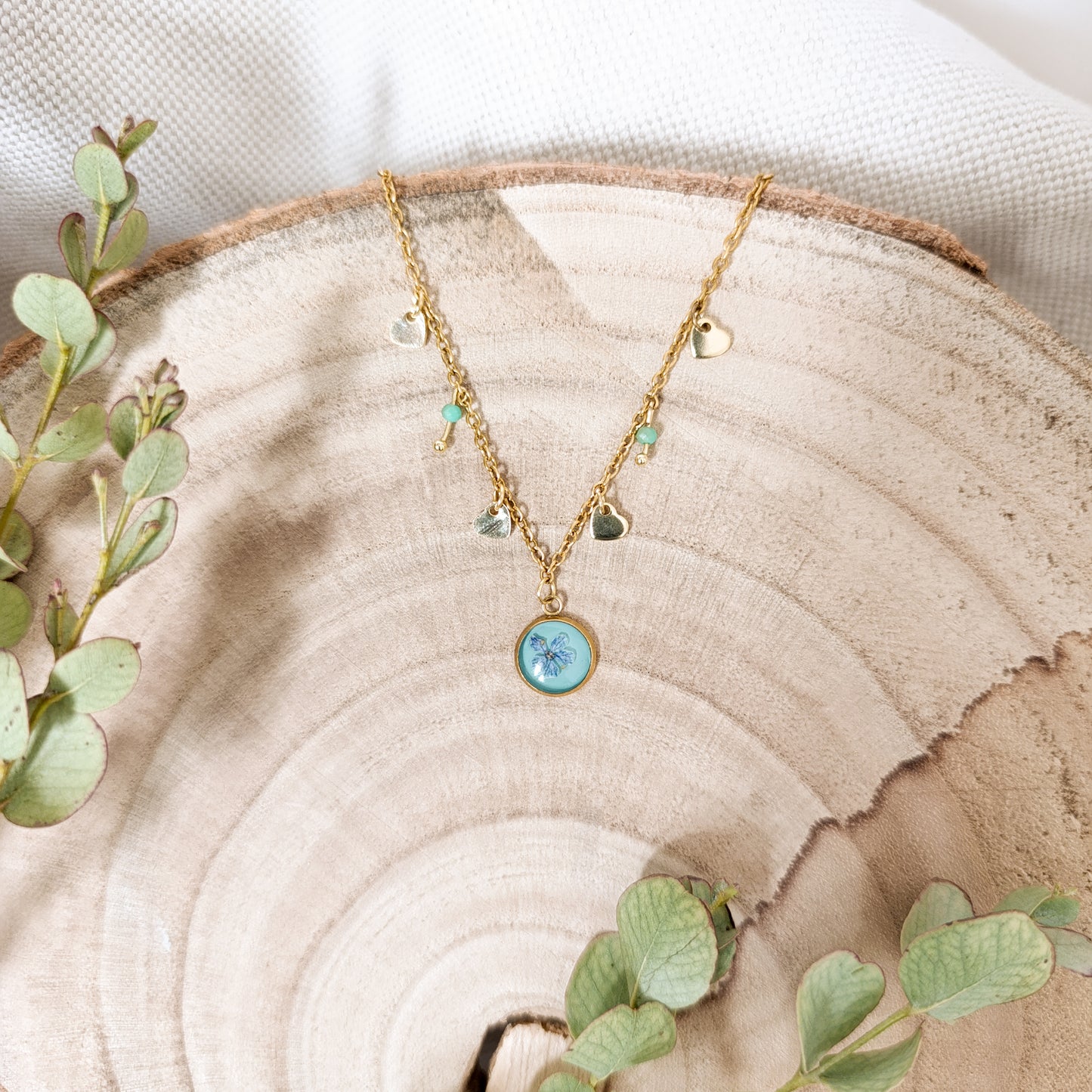 Collana con Catena Decorata e Fiore di Spirea - Oro