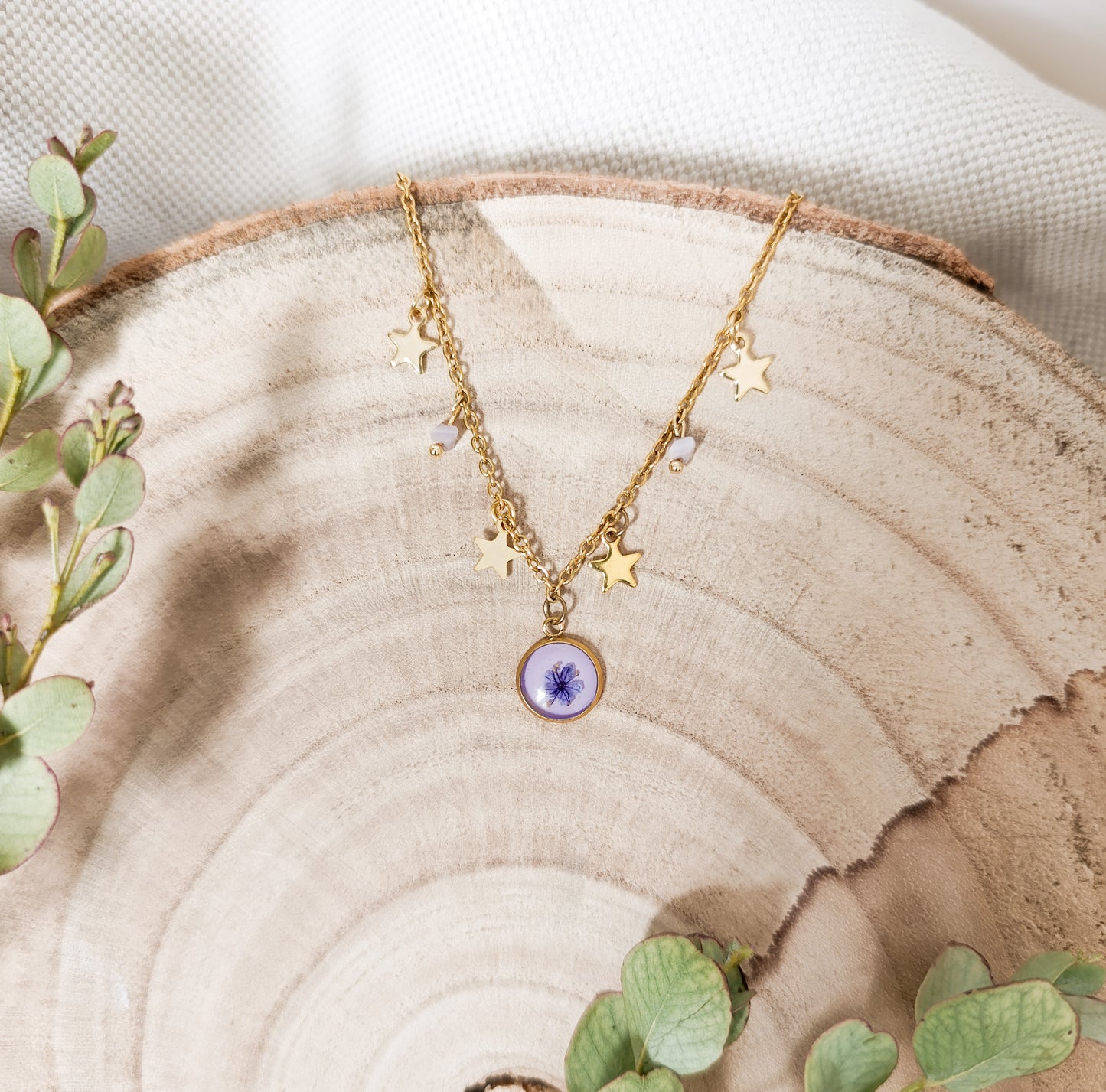 Collana con Catena Decorata e Fiore di Spirea - Oro
