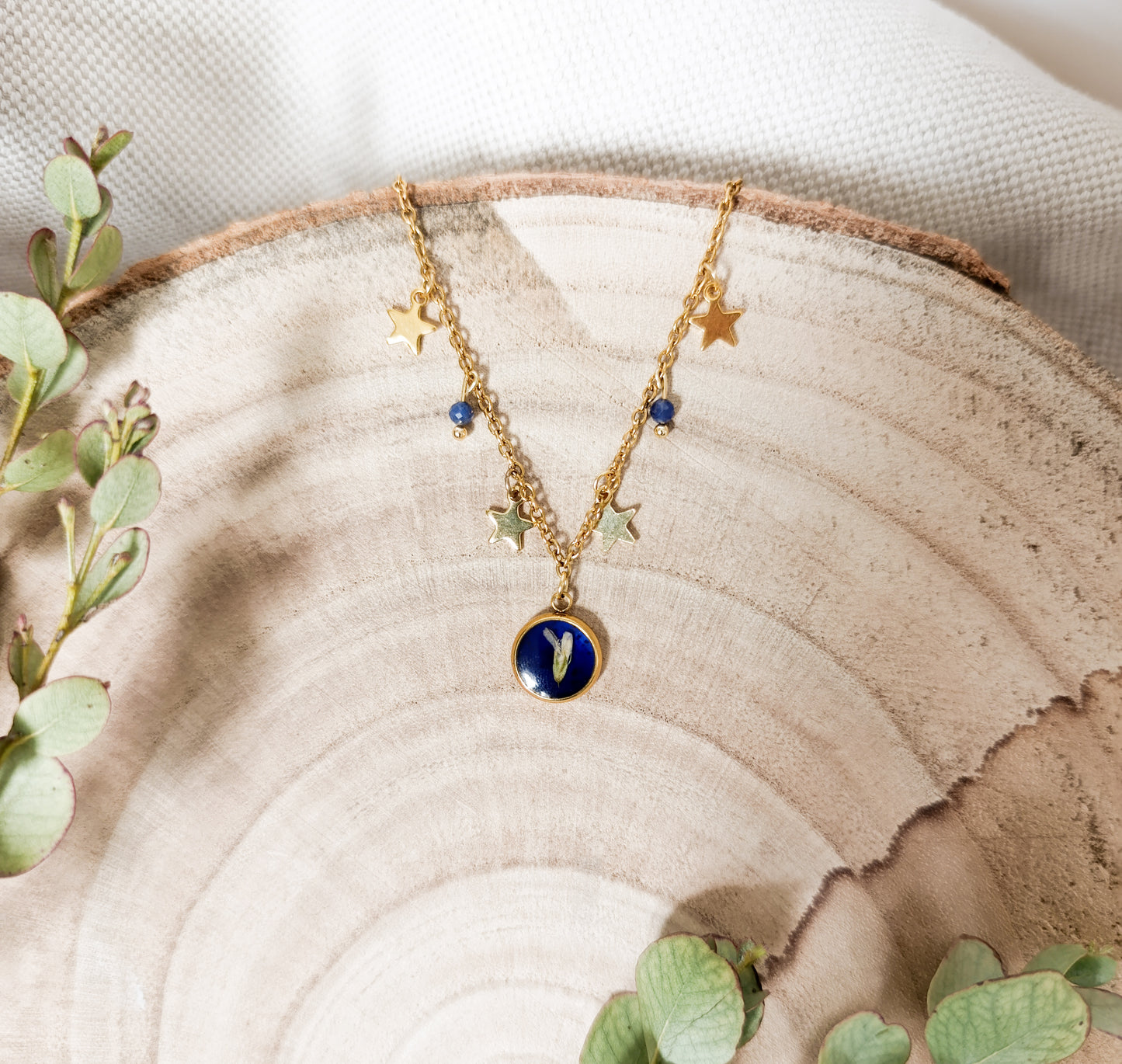 Collana con Catena Decorata e Fiore Selvatico - Oro