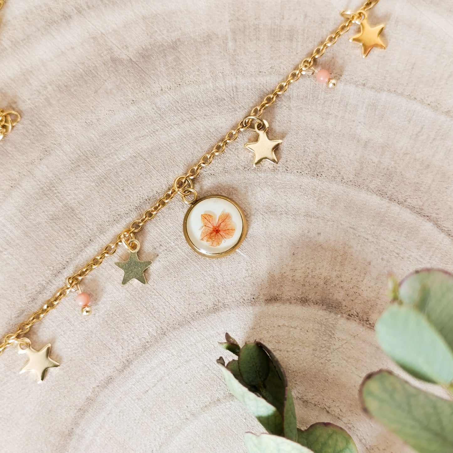 Collana con Catena Decorata e Fiore di Spirea - Oro