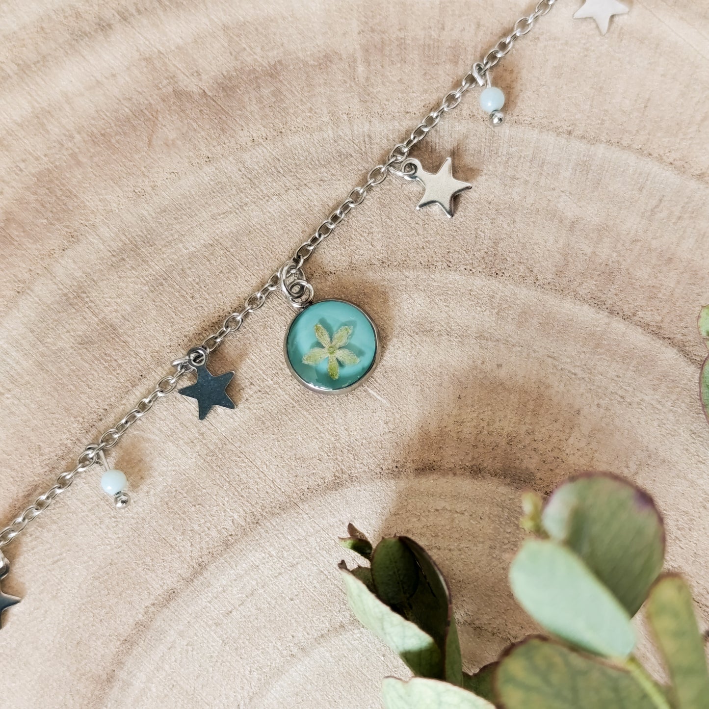 Collana con Catena Decorata e Fiore di Fitolacca