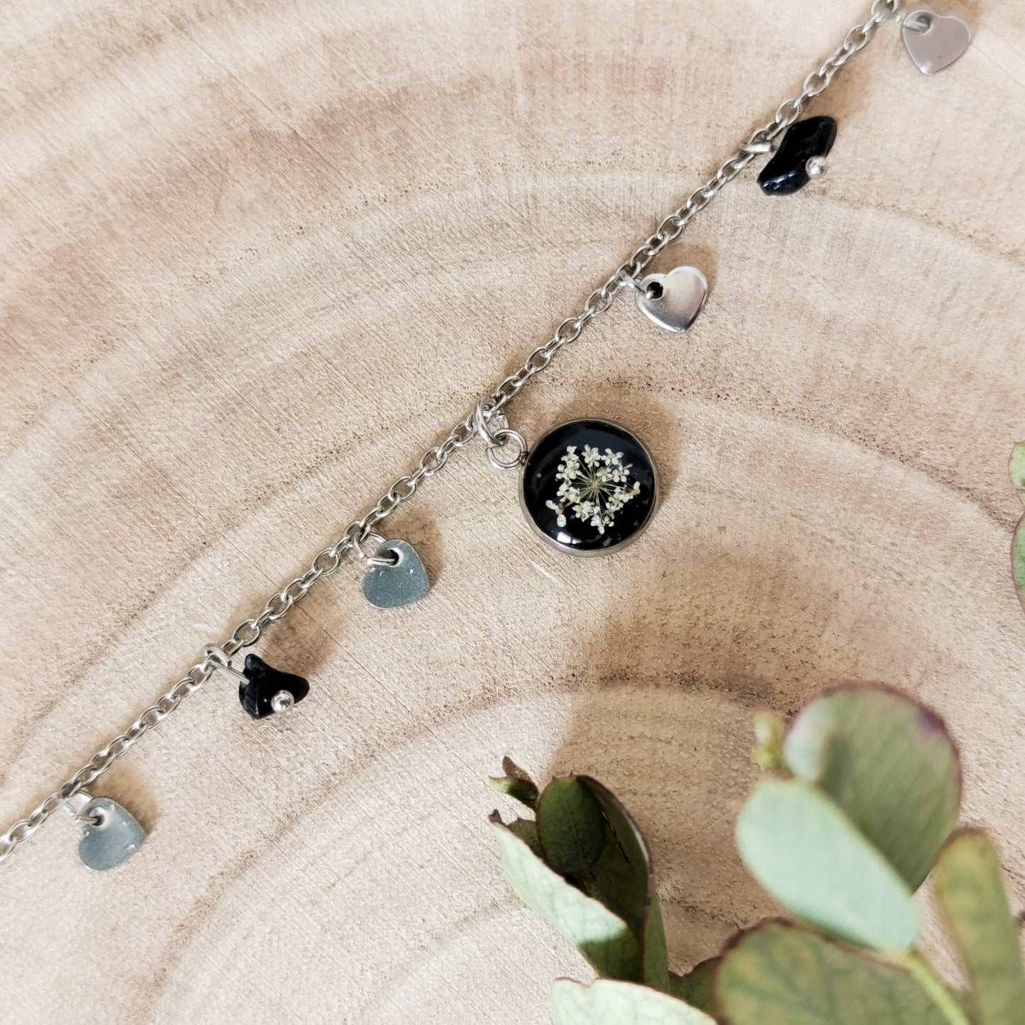 Collana con Catena Decorata e Fiore di Carota