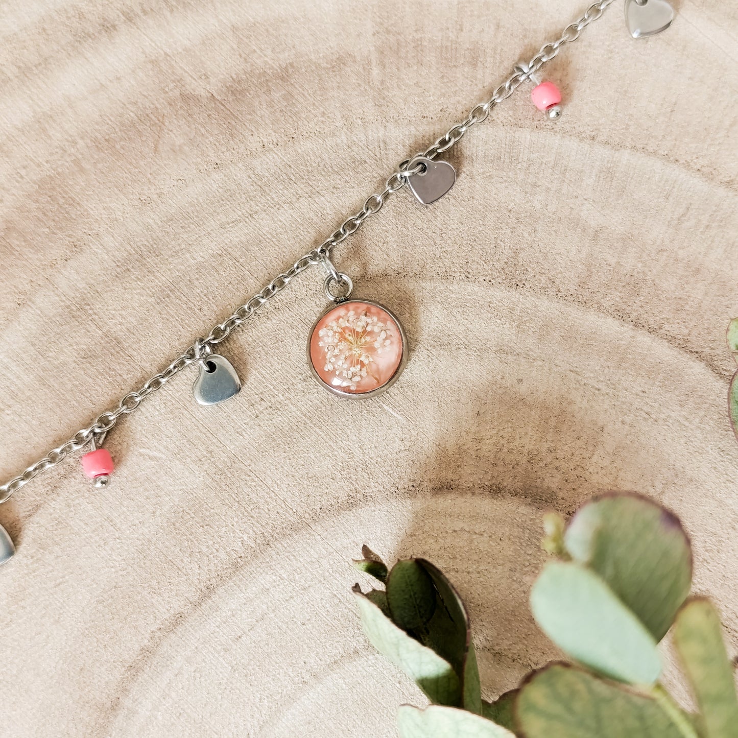 Collana con Catena Decorata e Fiore di Carota