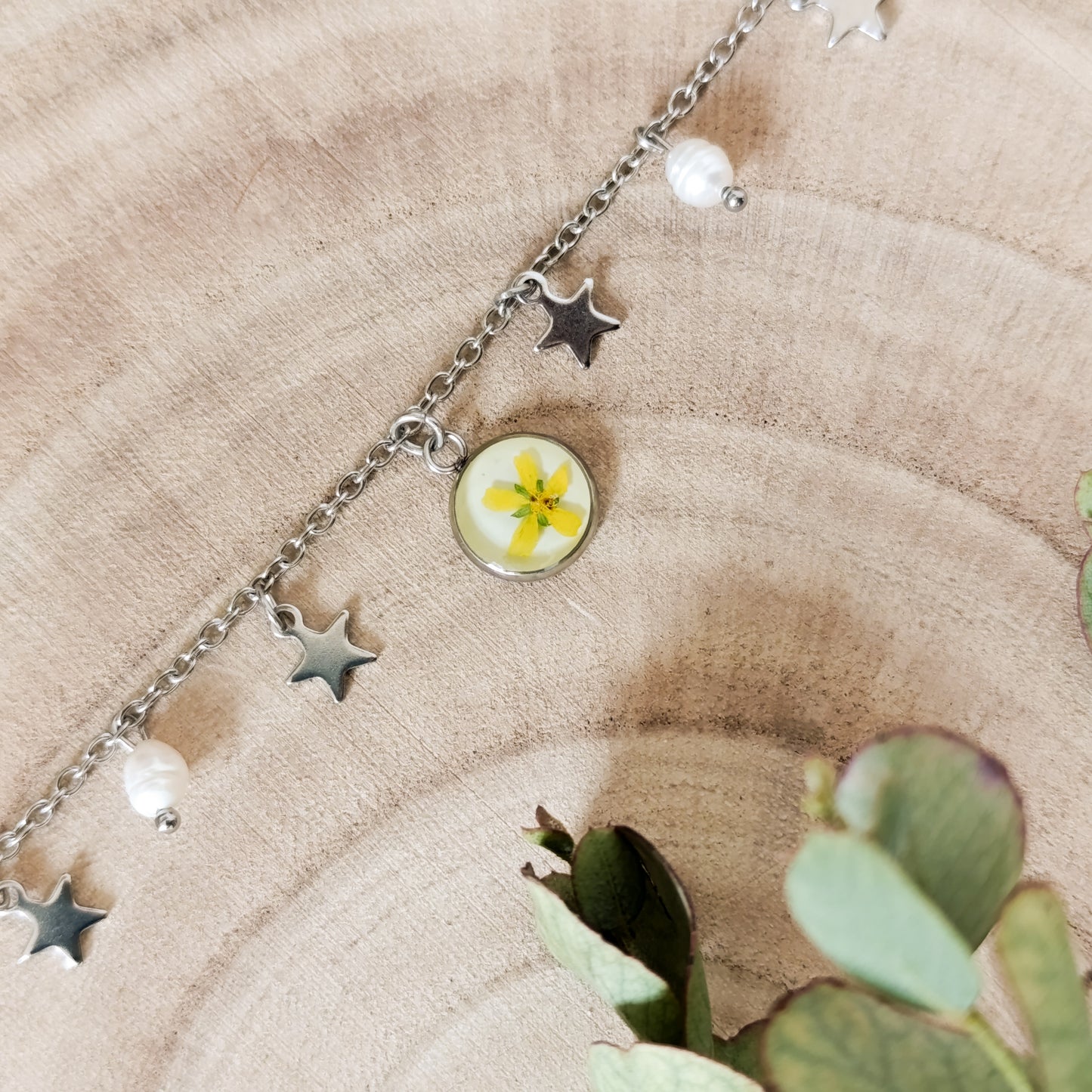 Collana con Catena Decorata e Fiore Selvatico Giallo