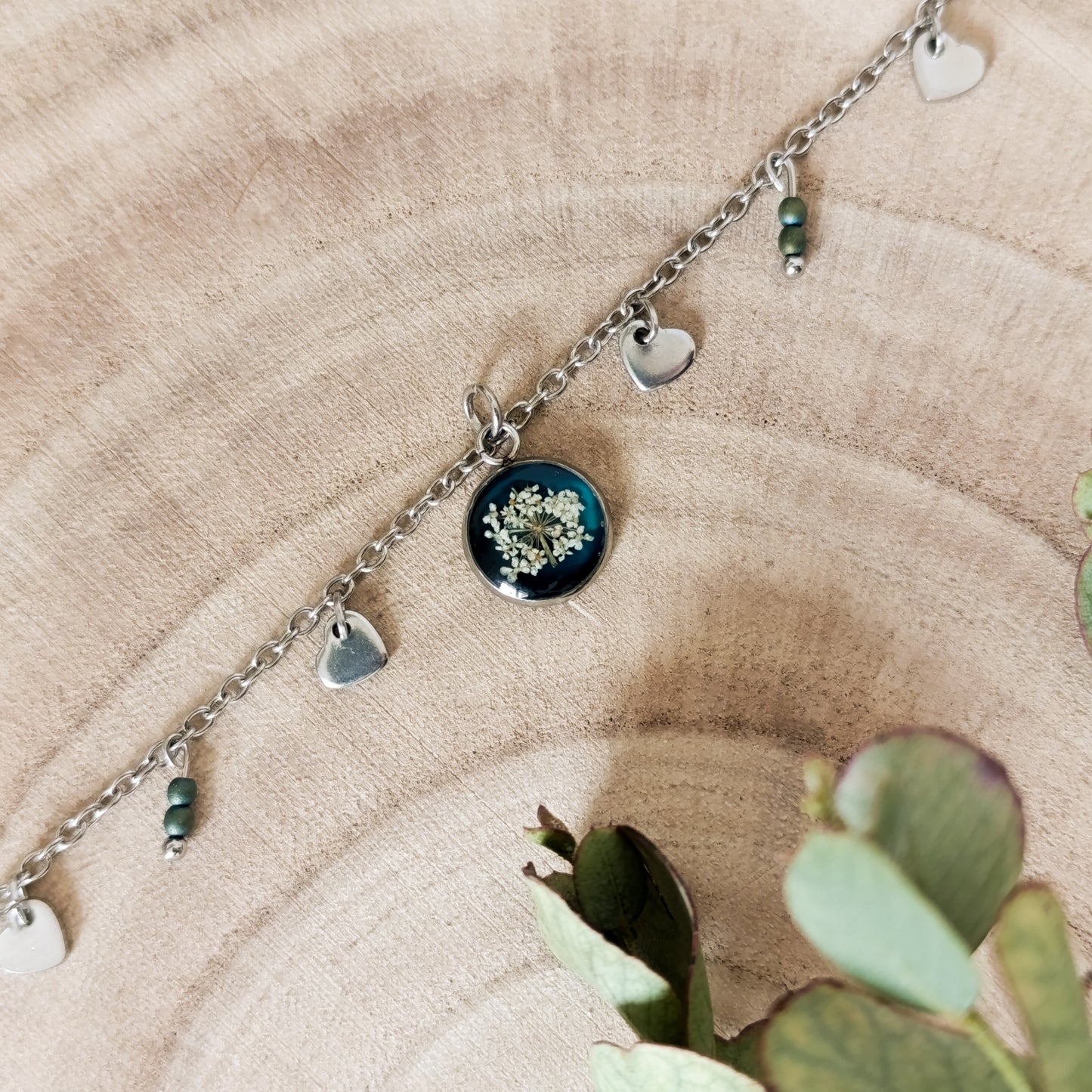 Collana con Catena Decorata e Fiore di Carota