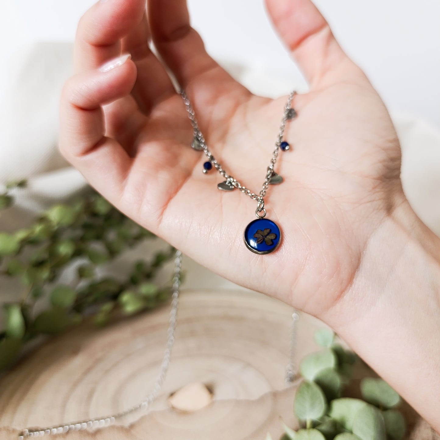 Collana con Catena Decorata e Trifoglio