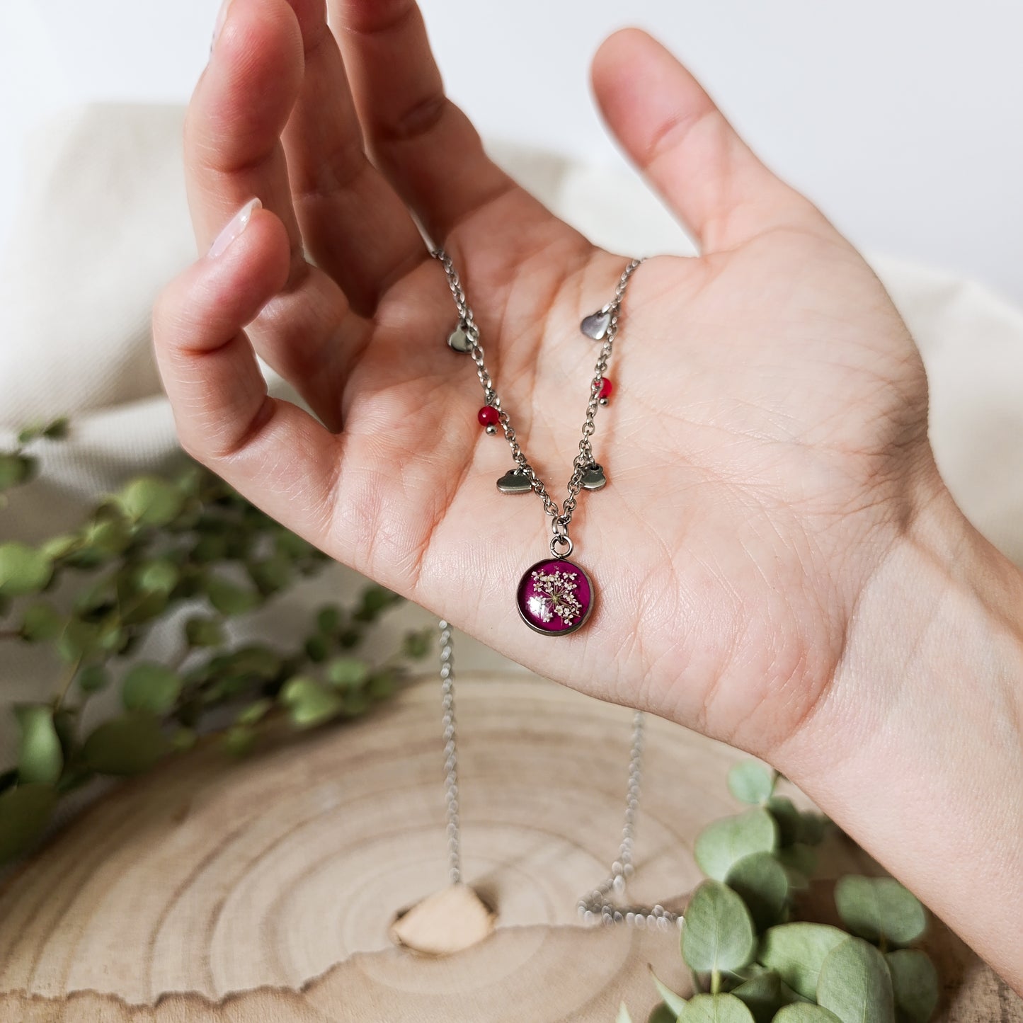 Collana con Catena Decorata e Fiore di Carota