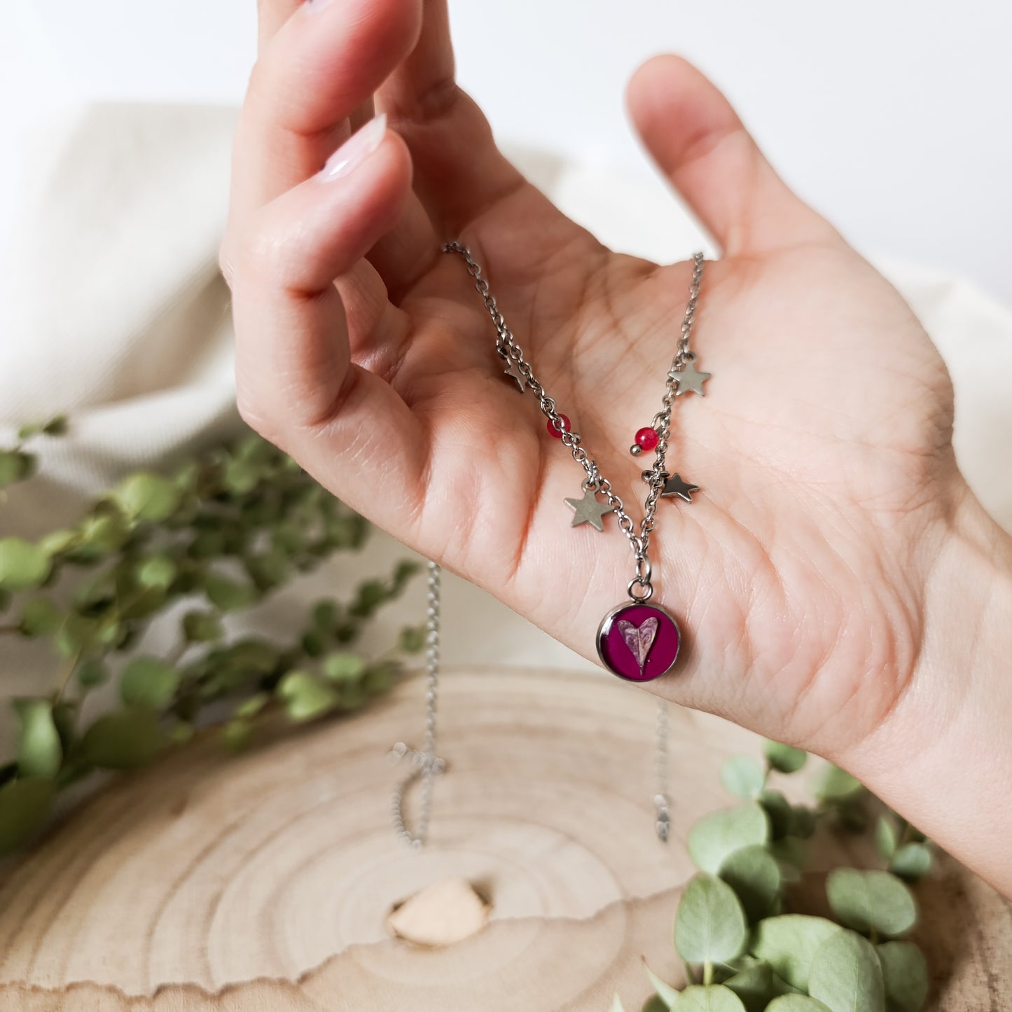 Collana con Catena Decorata e Borsa del Pastore