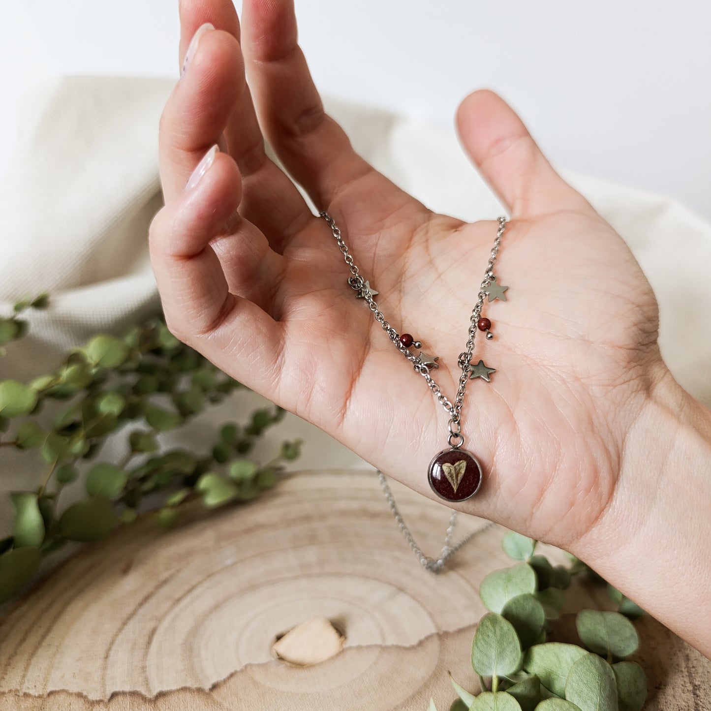 Collana con Catena Decorata e Borsa del Pastore