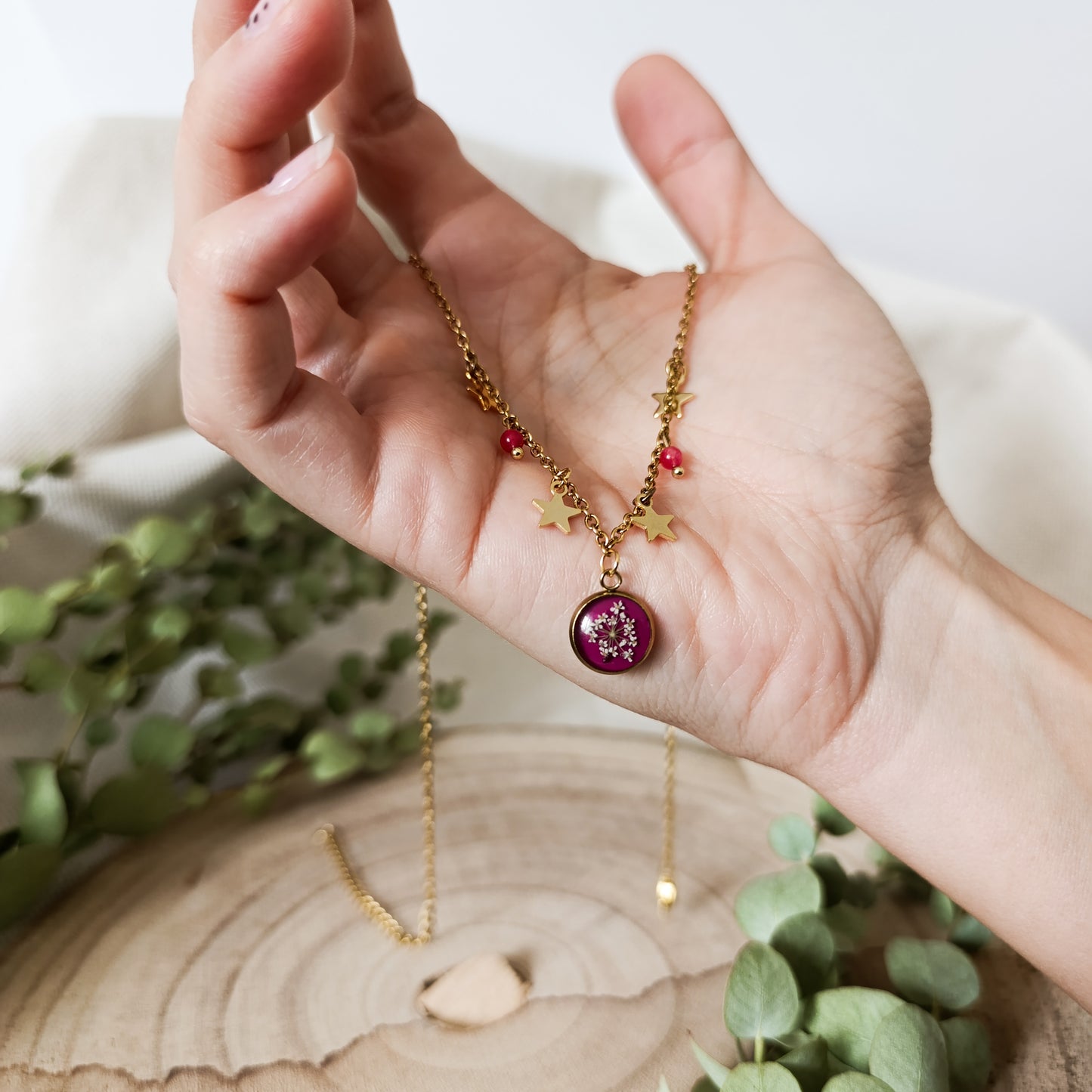 Collana con Catena Decorata e Fiore di Carota Selvatica - Oro