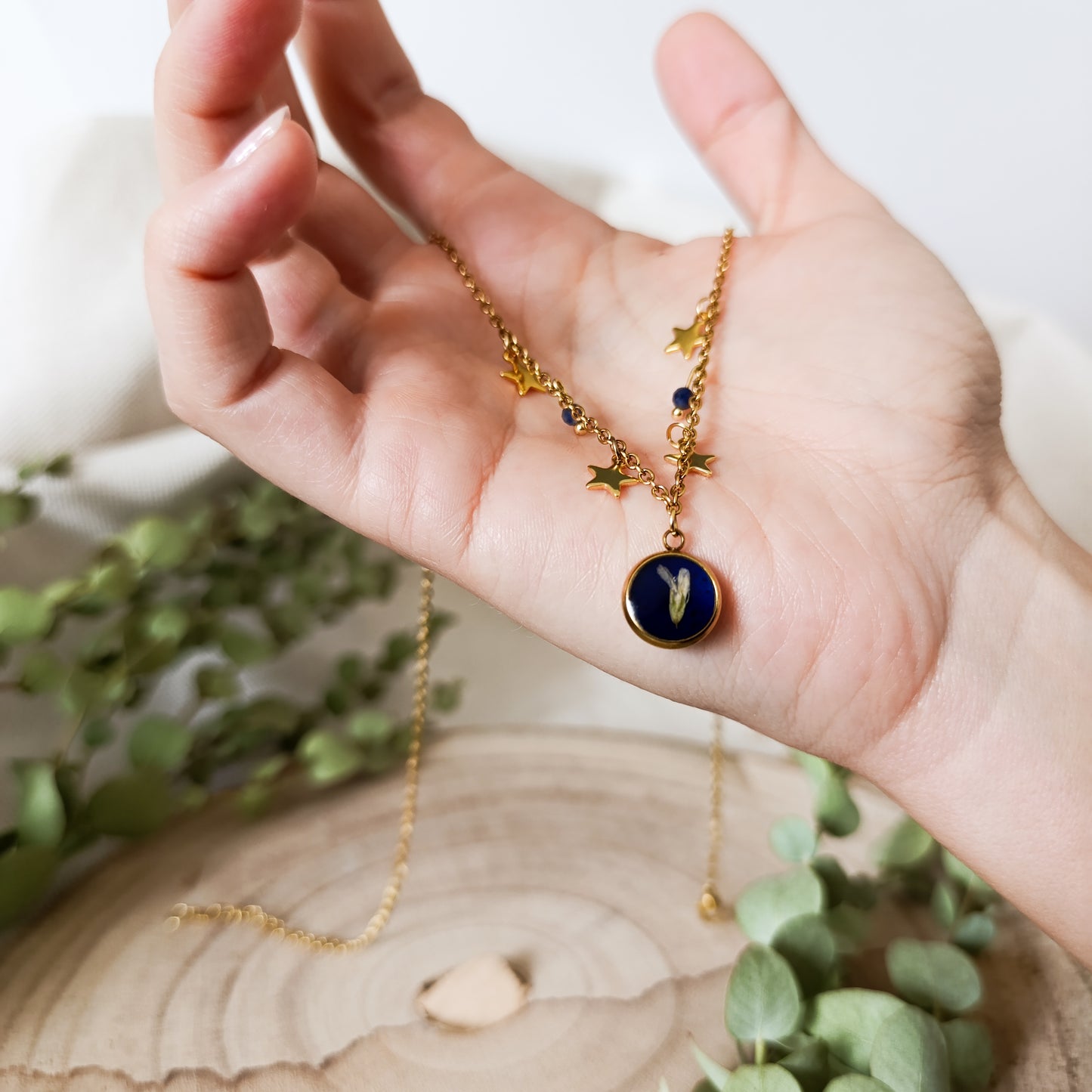 Collana con Catena Decorata e Fiore Selvatico - Oro