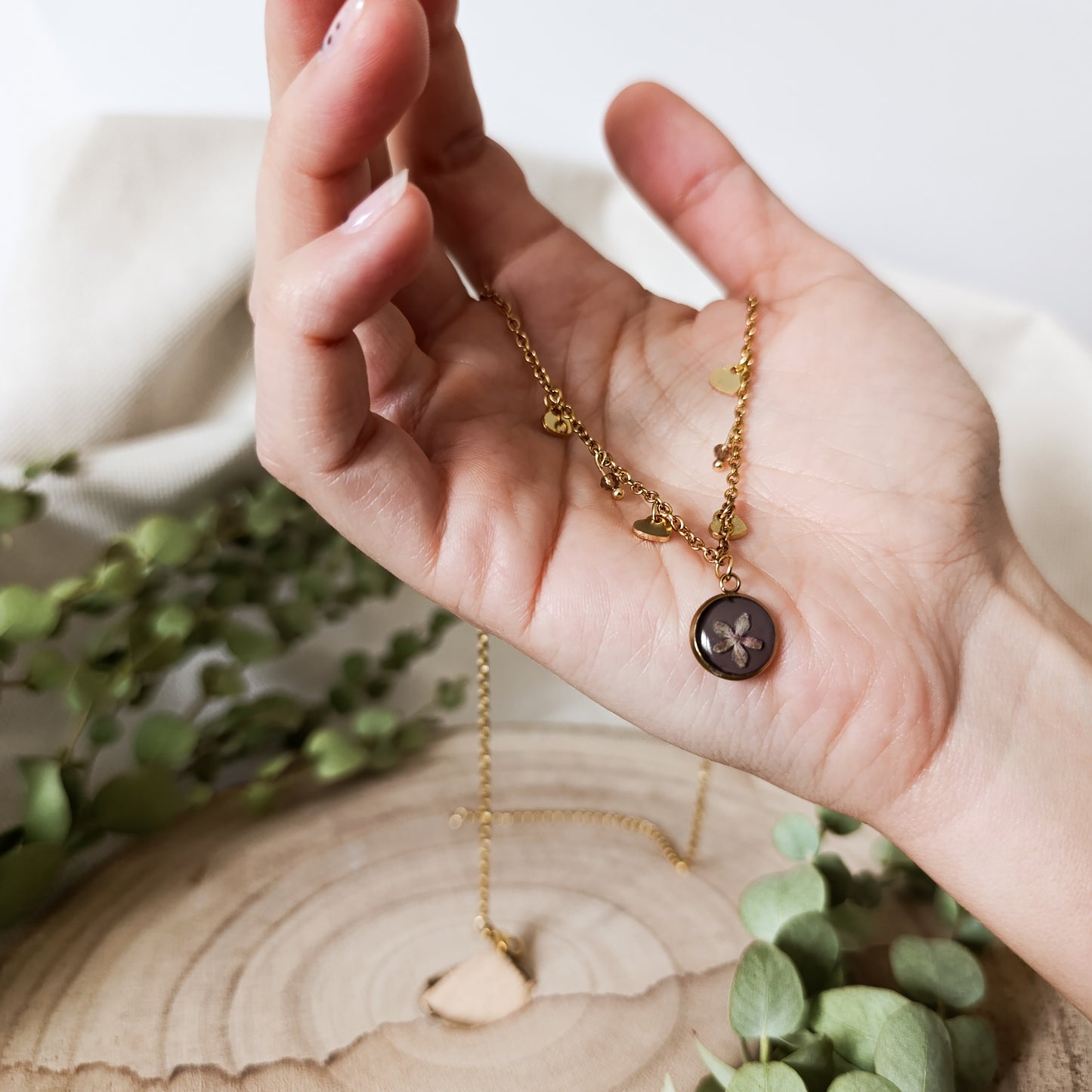 Collana con Catena Decorata e Fitolacca- oro
